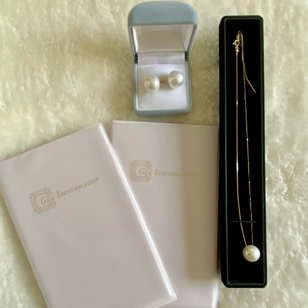 Authentic south sea pearl earring and necklace.